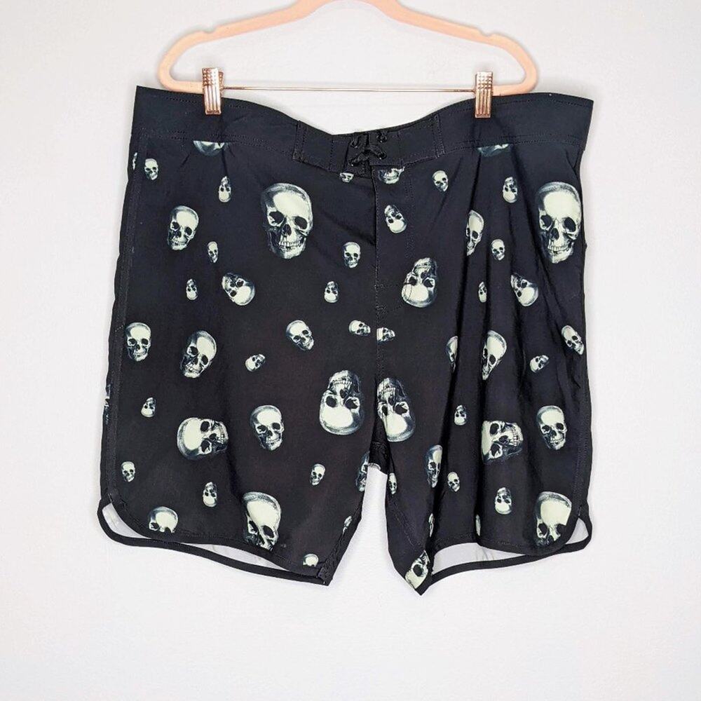 Midnight Hour Black Skull Print Swim Trunks Size 42